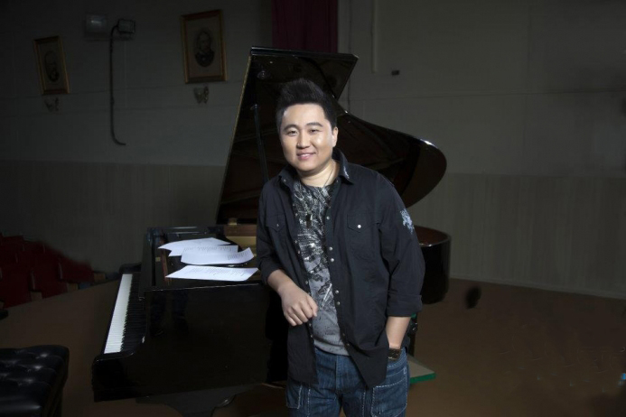 Б.Чинбат симфони оркестрыг “сэрээв”